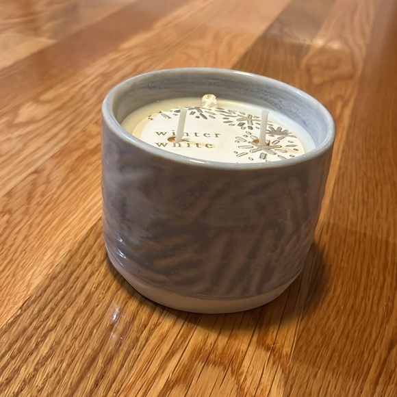 Anthropologie Scented Candle Winter White 10.4 Oz /295 G Ceramic Candle NEW - Picture 6 of 8